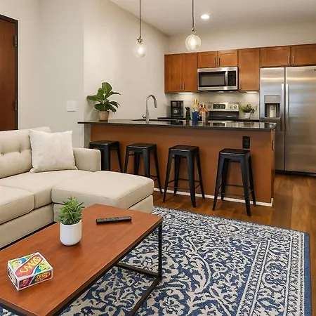 Cozy Downtown Suite Stadiums, Casino, R&R Hall!